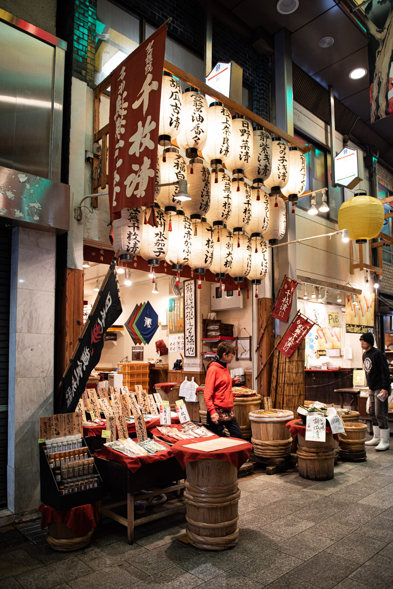 market stall with lanterns in the Kyoto market