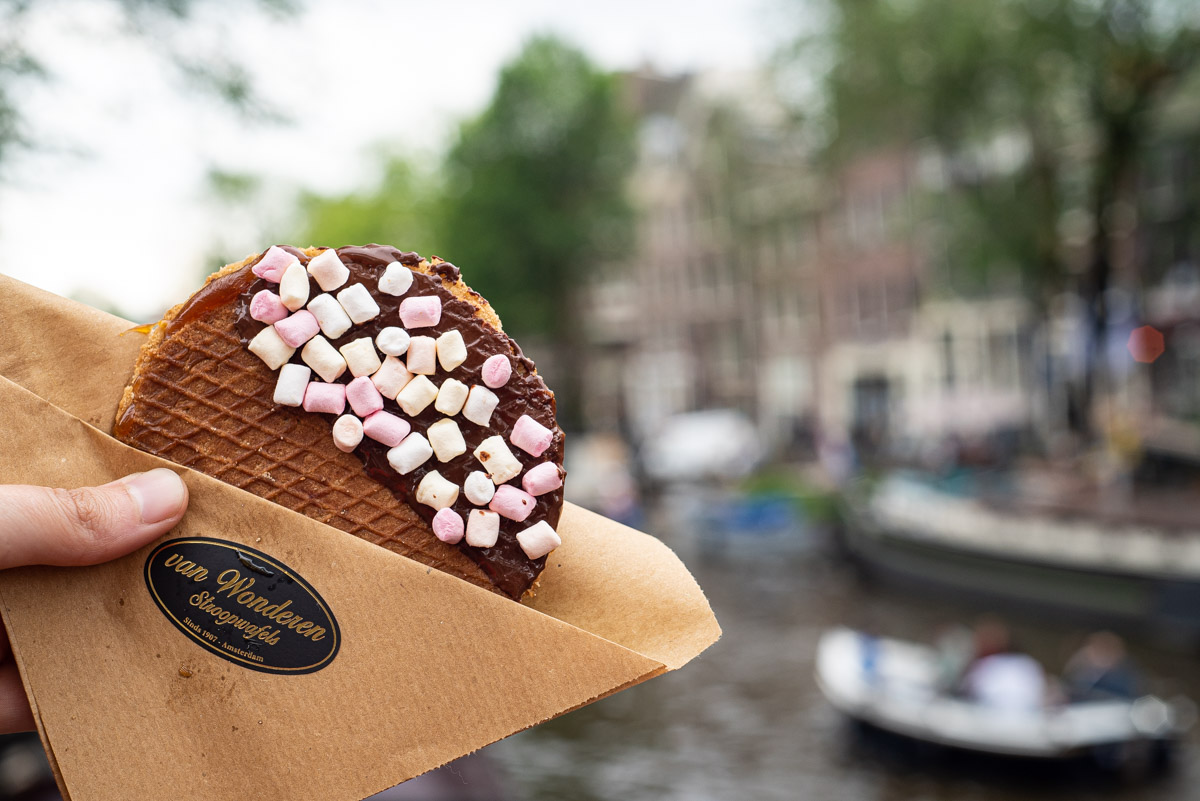 tips for street food photography - stroopwafel in Amsterdam