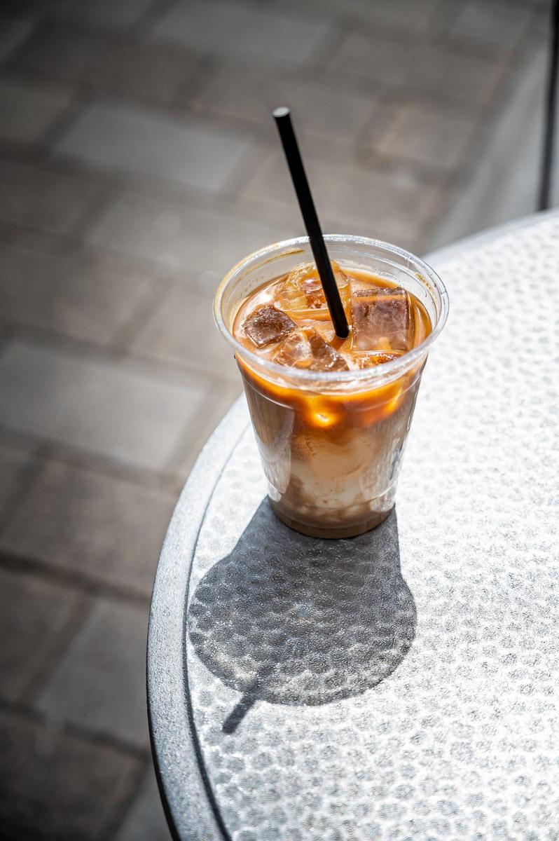 tips for street food photography - iced coffee in the sunshine