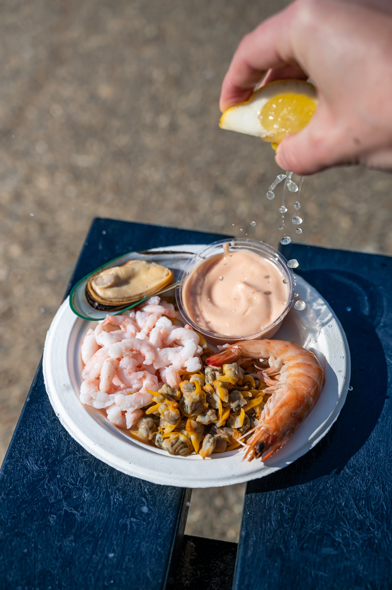 tips for street food photography - seafood platter with lemon