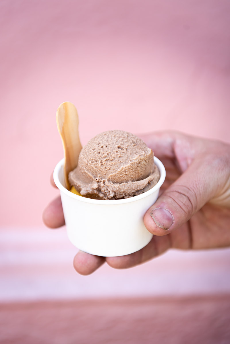 tips for street food photography - chocolate ice cream
